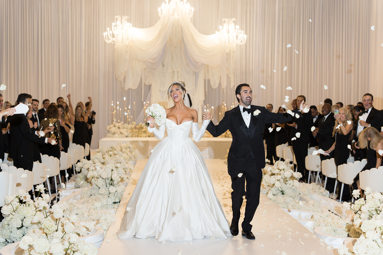 A Luxe Black and White Wedding at Fontainebleau Las Vegas ~ WedLuxe A Luxe Black and White Wedding at Fontainebleau Las Vegas ~ WedLuxe