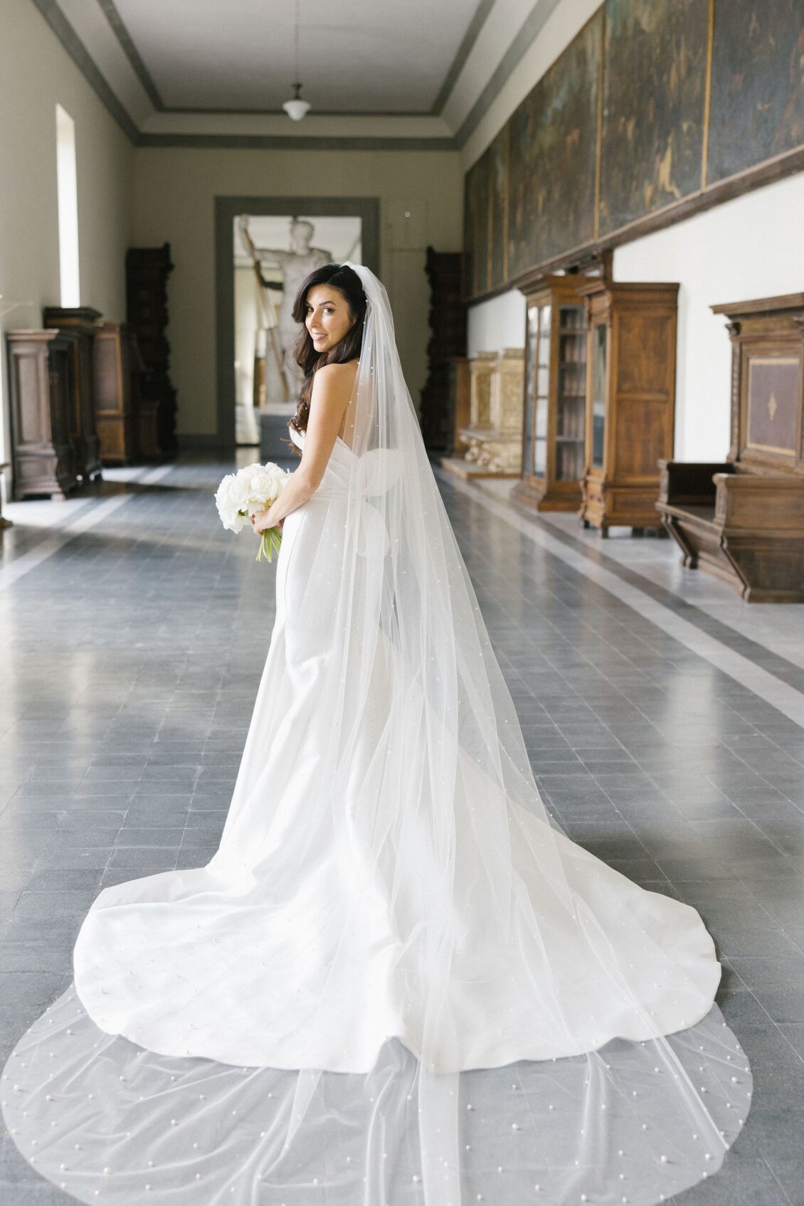 Bride portrait in the gallery at Villa Pazzi al Parugiano