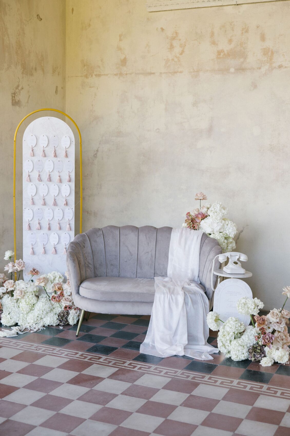 Blush escort-card lounge with florals at Villa Pazzi al Parugiano