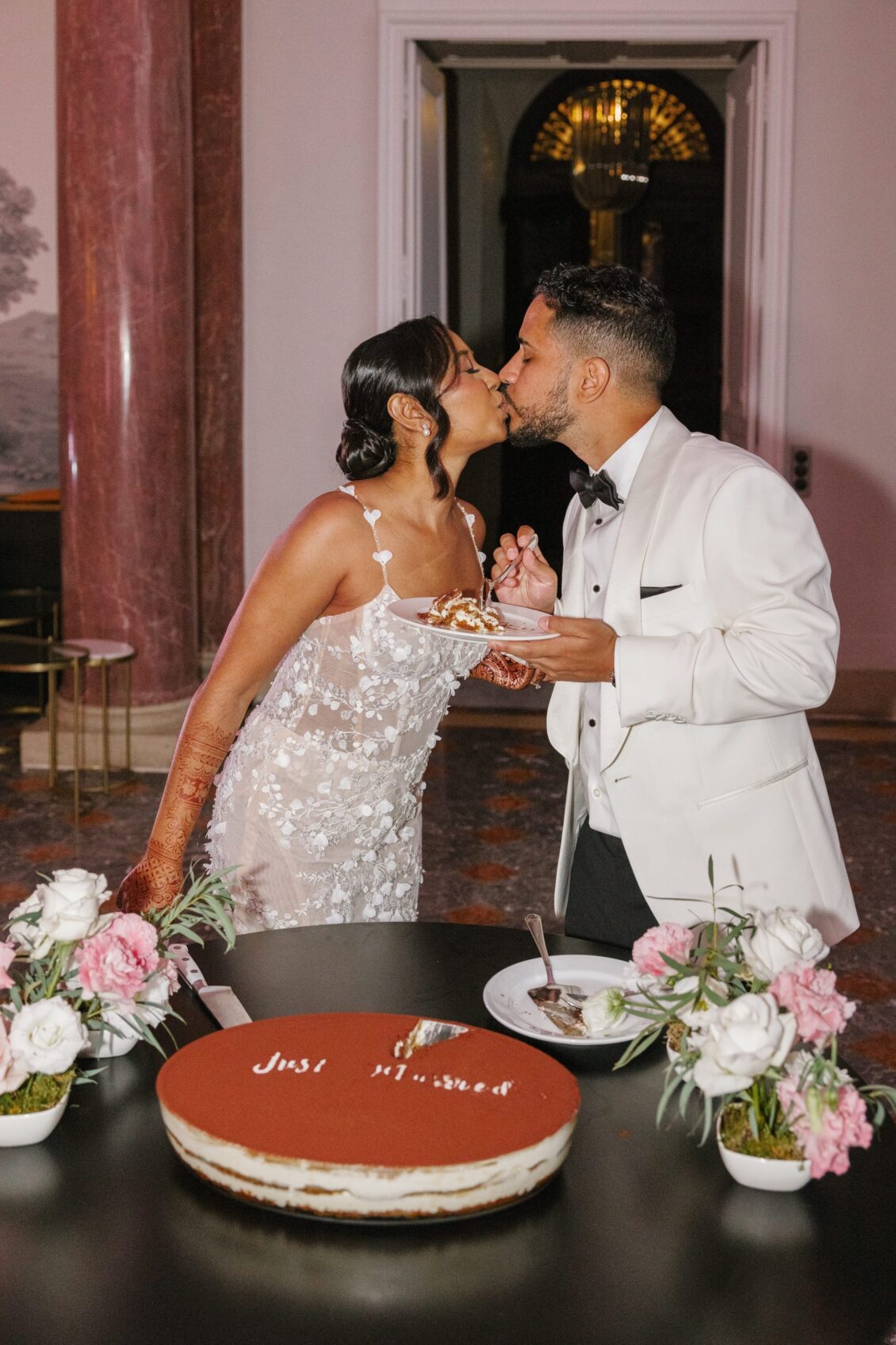 Brittney and Zeus cutting their wedding cake at Château Martinay
