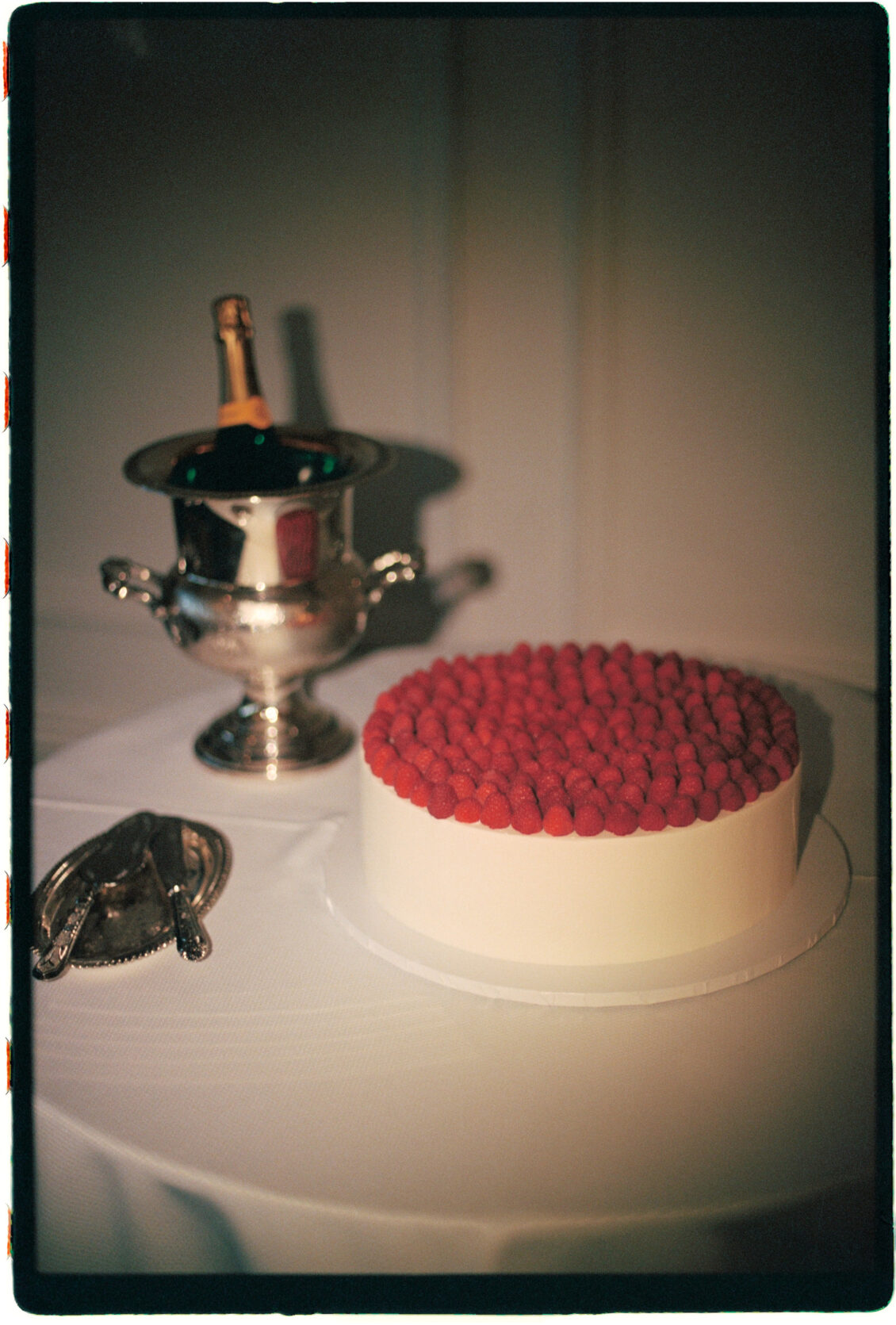 The white wedding cake decorated with delicate flowers.