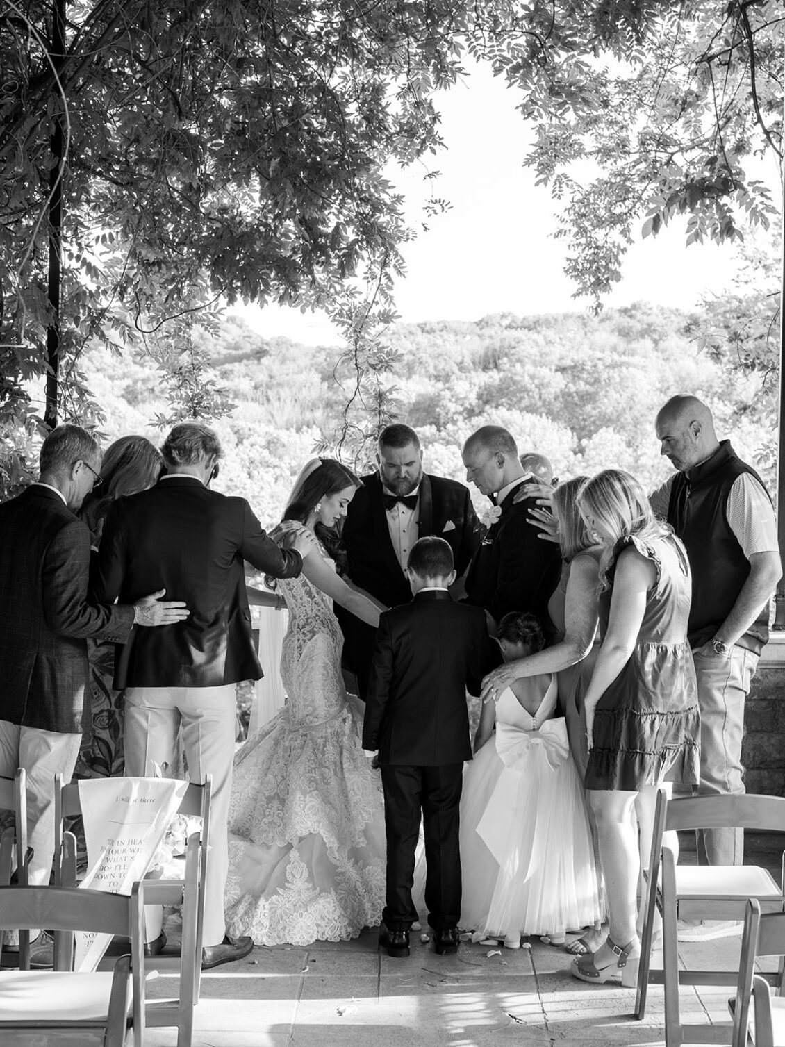 Elegant black-tie wedding portraits and ceremony at Cheekwood Estate & Gardens in Nashville.