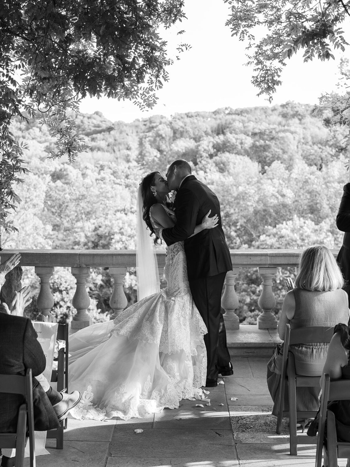 Elegant black-tie wedding portraits and ceremony at Cheekwood Estate & Gardens in Nashville.