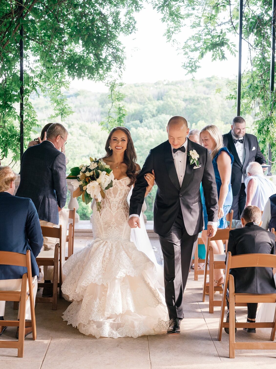 Elegant black-tie wedding portraits and ceremony at Cheekwood Estate & Gardens in Nashville.