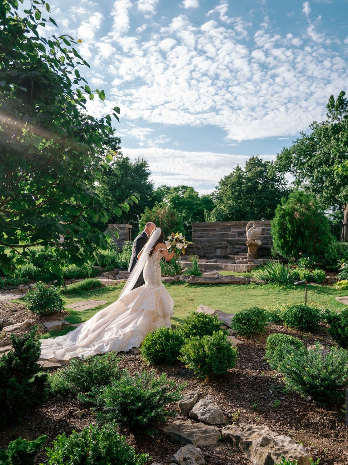 Elegant black-tie wedding portraits and ceremony at Cheekwood Estate & Gardens in Nashville.