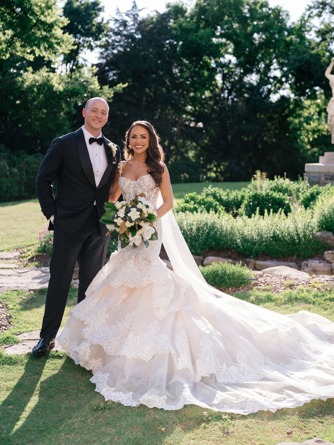 Elegant black-tie wedding portraits and ceremony at Cheekwood Estate & Gardens in Nashville.
