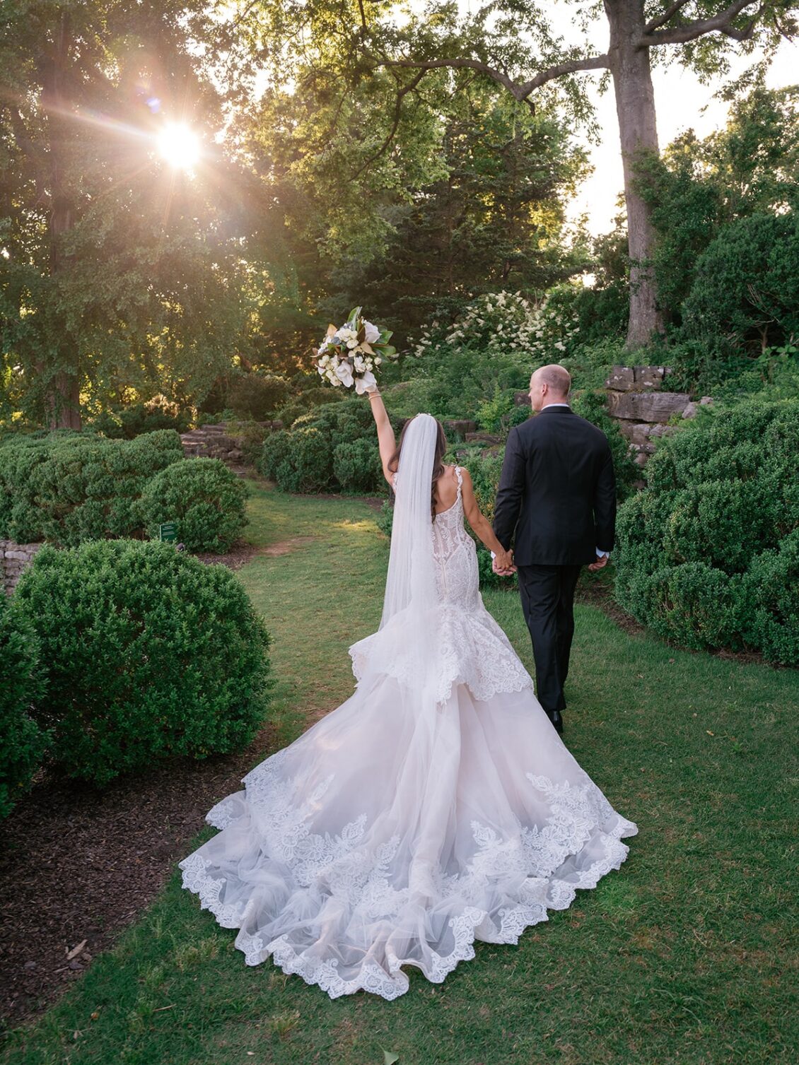 Elegant black-tie wedding portraits and ceremony at Cheekwood Estate & Gardens in Nashville.