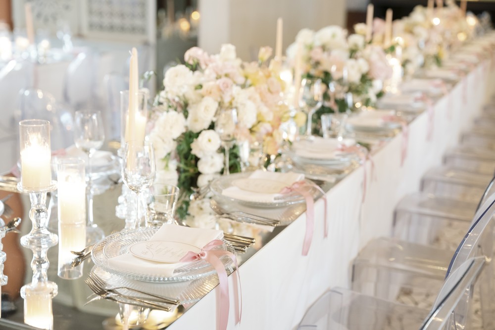 Vivian and Josen’s romantic destination wedding at Trisara Phuket — diagonal overview of a fully decorated dining table